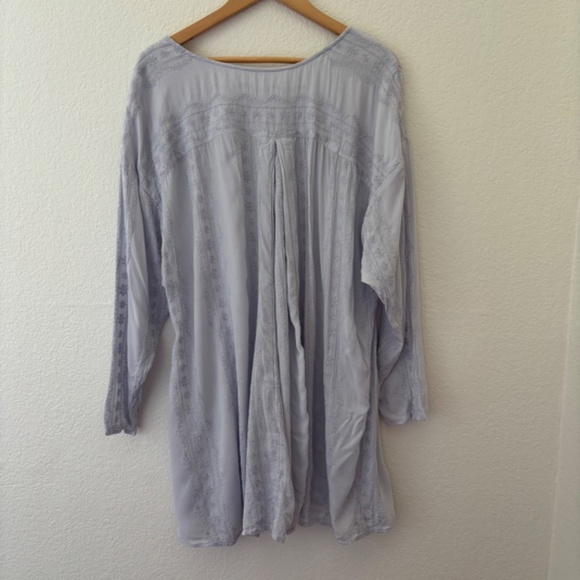 Free People lavender embroidered tunic buttons‎ down the side Size Medium - Picture 8 of 9